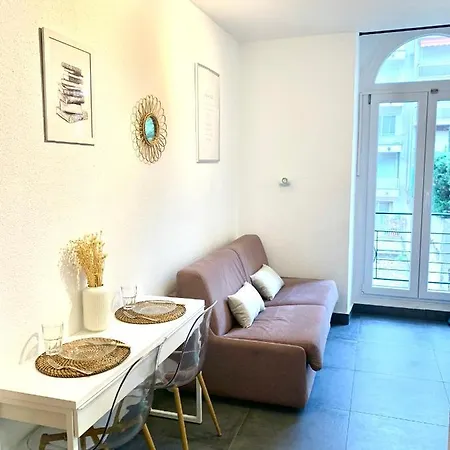 A Deux Pas De La Nice